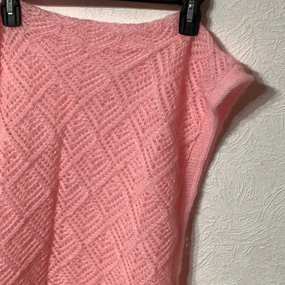 Woodward NWT - rich baby pink scalloped trim soft, cozy SCARF - ~ 20 x 66 IN